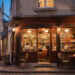 découvrez un bar chaleureux situé au cœur du quartier, à deux pas de la cathédrale, idéal pour des moments conviviaux et authentiques.