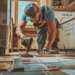 Installer du parquet dans la cuisine : les bons choix à faire Pose de lames de parquet dans une cuisine lumineuse